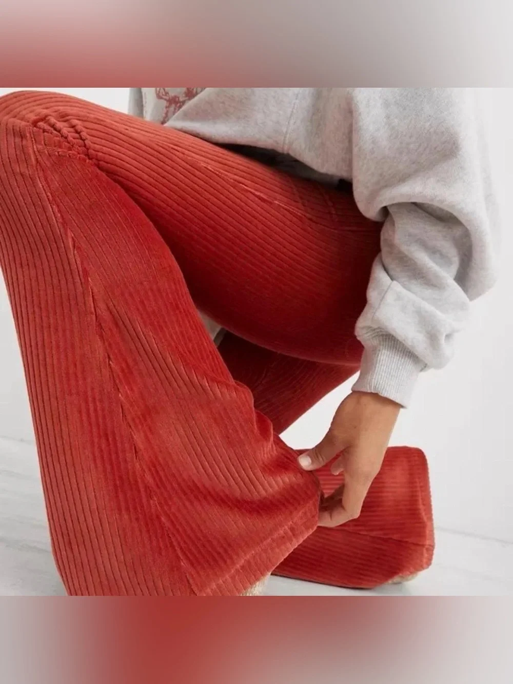 โจ Aerie Groove-On Velour High Waisted Flare Pants Red Ribbed Textured Size Large - Picture 2 of 16